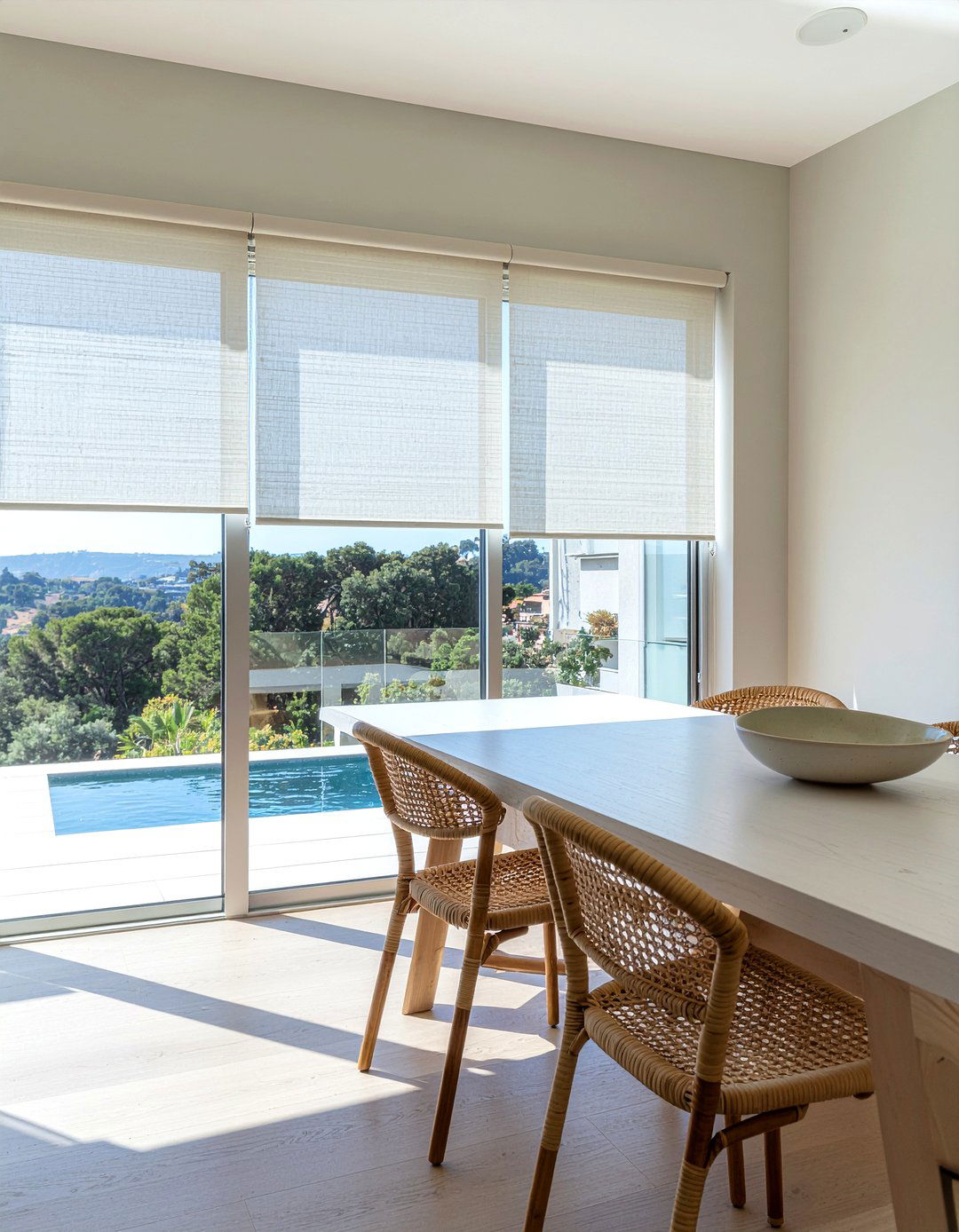 Natural Fiber Shades - 30 dining room window treatment ideas