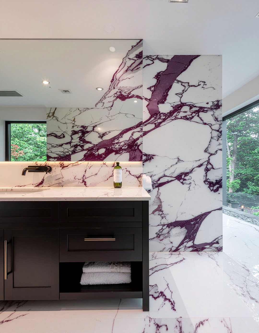 Natural Stone Backsplash - 30 bathroom dramatic change ideas