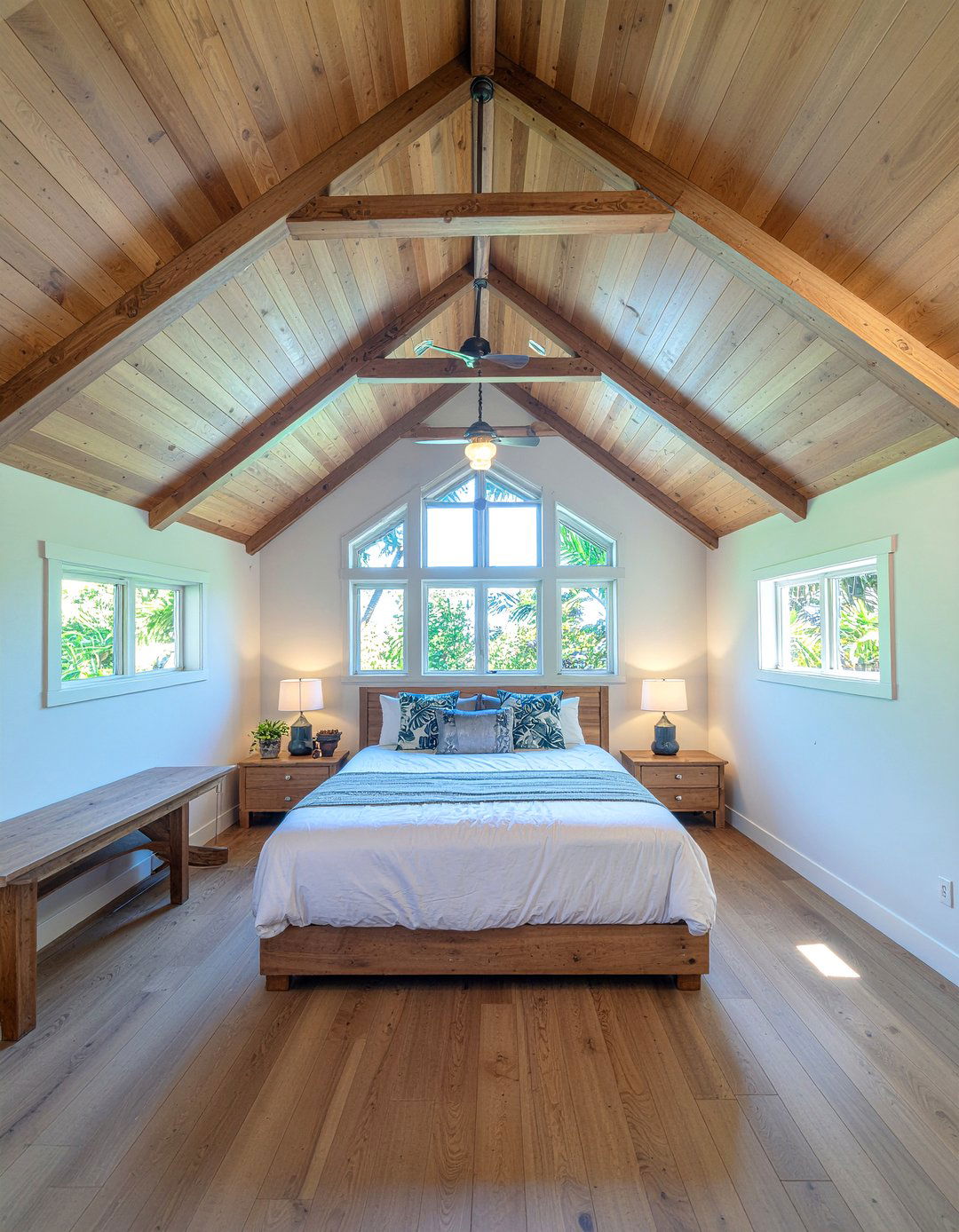 Natural Wood Ceiling - 30 Hawaiian bedroom ideas