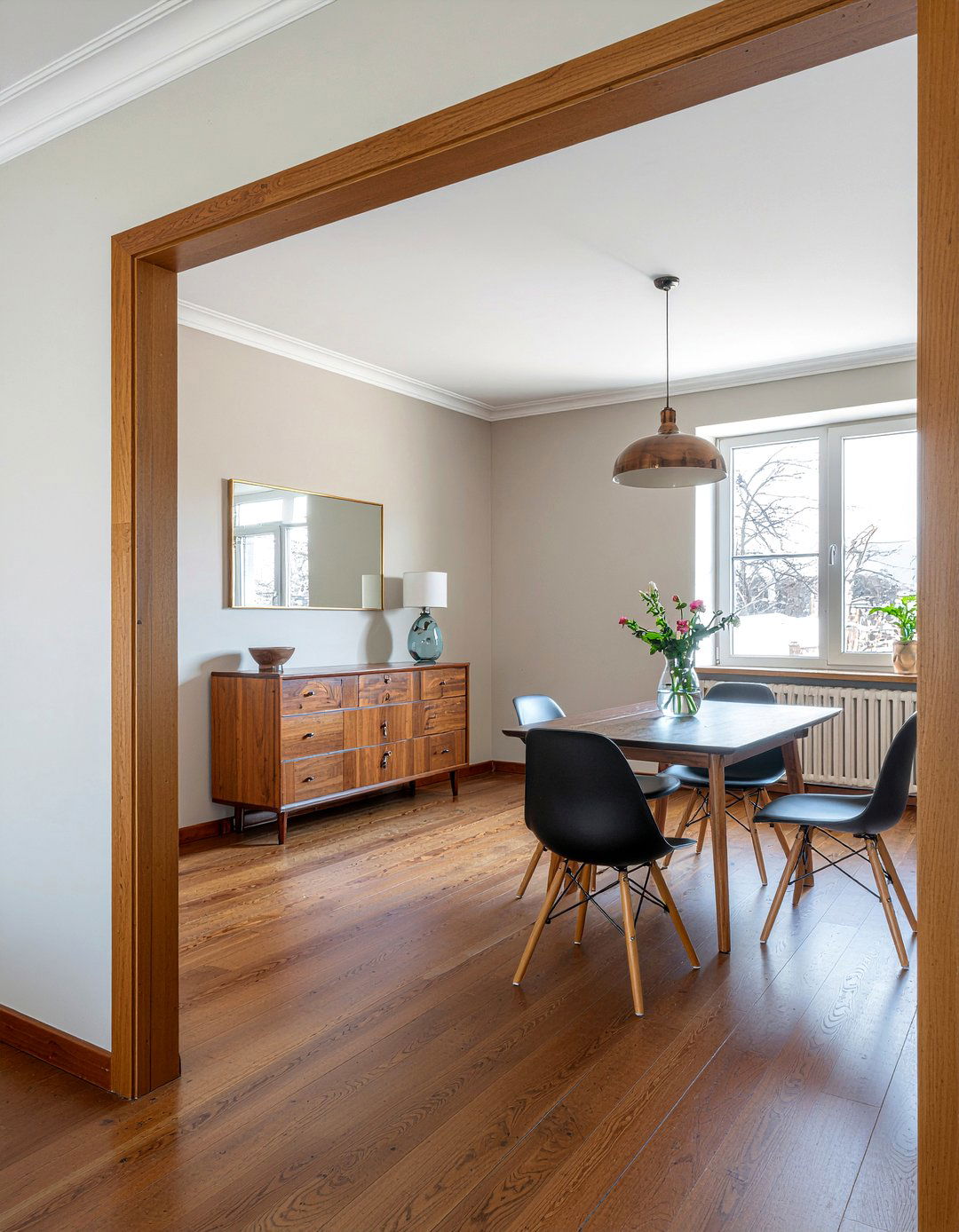 Natural Wood Trim - 30 dining room trim ideas