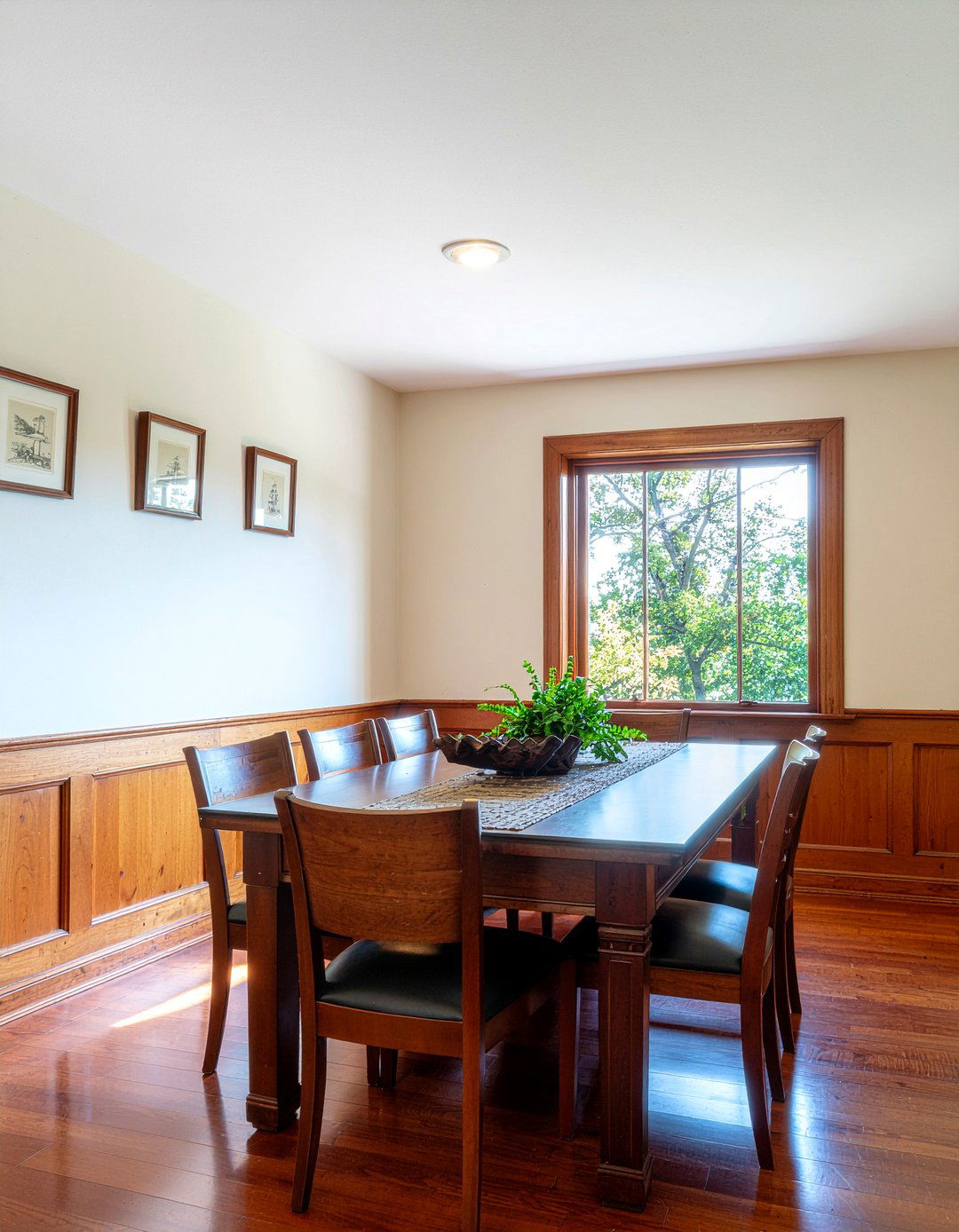 Natural Wood Wainscoting - 30 bungalow dining room ideas