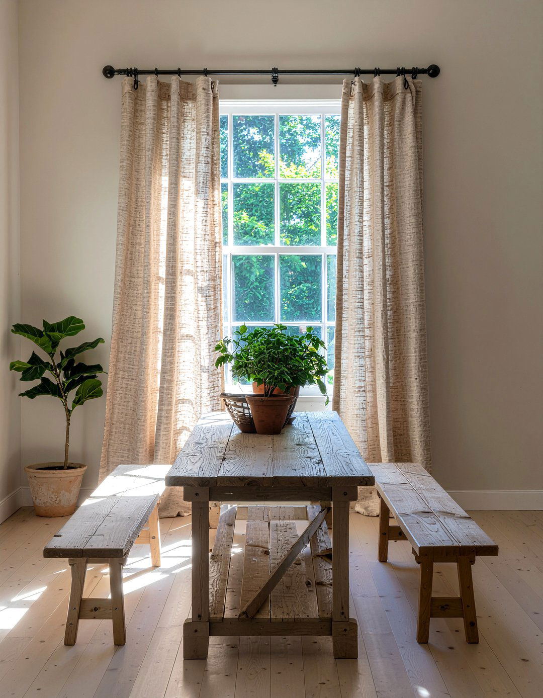 Natural burlap curtains - 30 neutral curtain dining room ideas