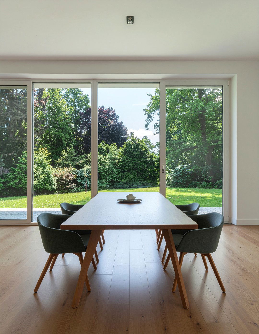 Natural light dining space - 30 German dining room ideas