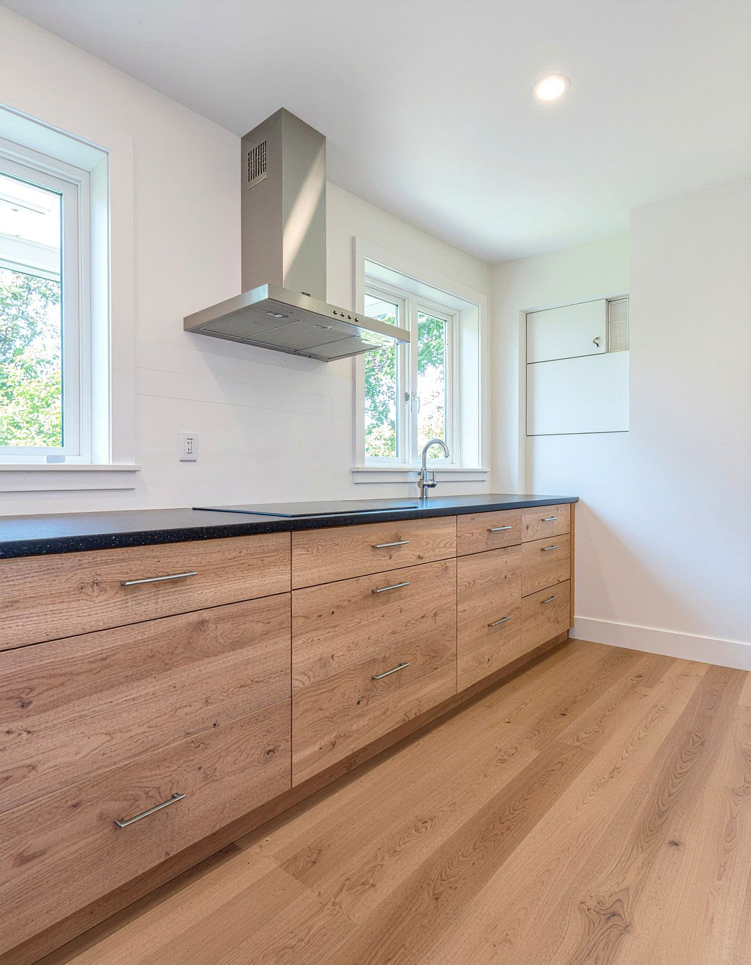 Natural wood kitchen cabinets trend - 30 showstopper kitchen ideas