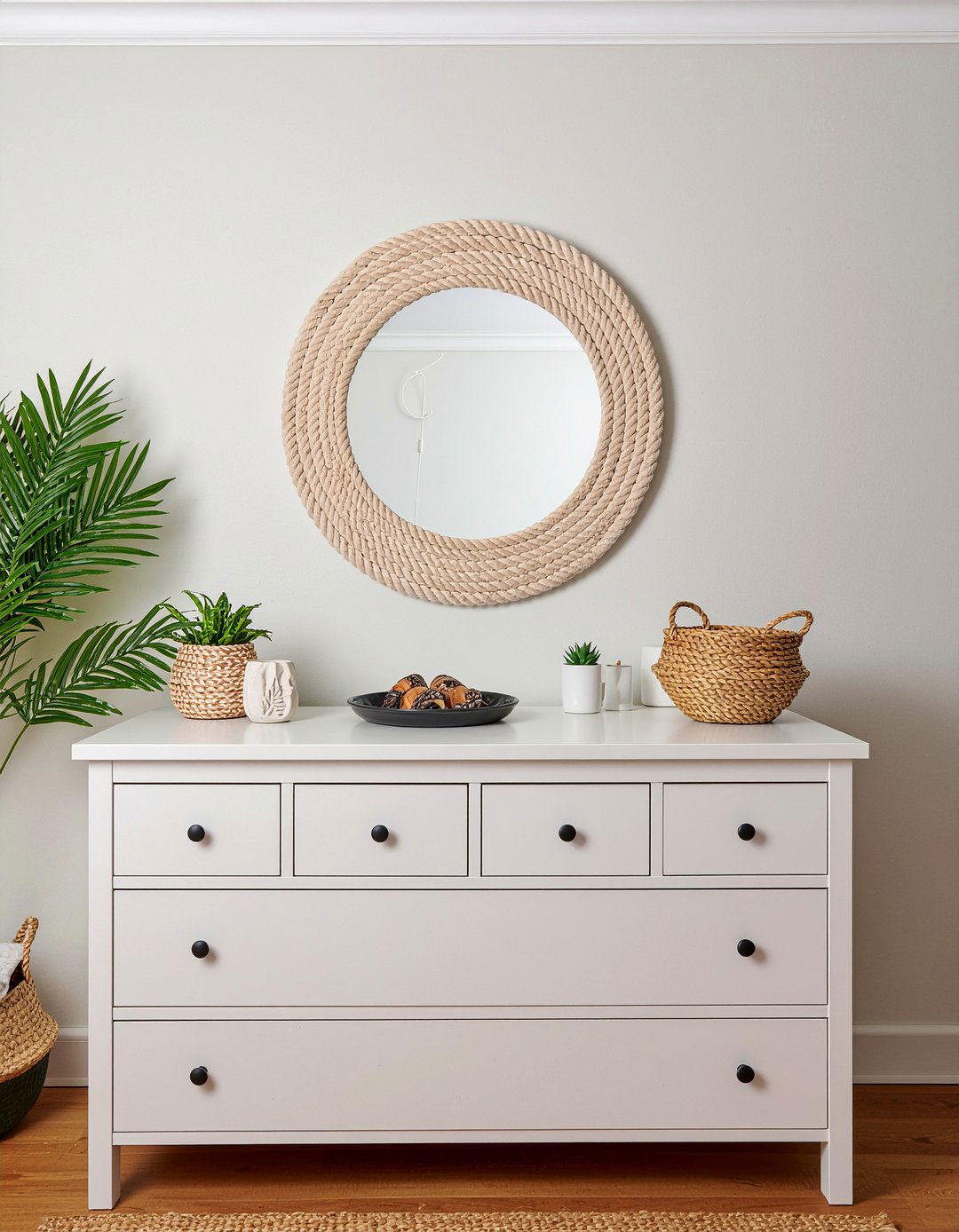 Nautical rope mirror - 30 coastal bedroom ideas