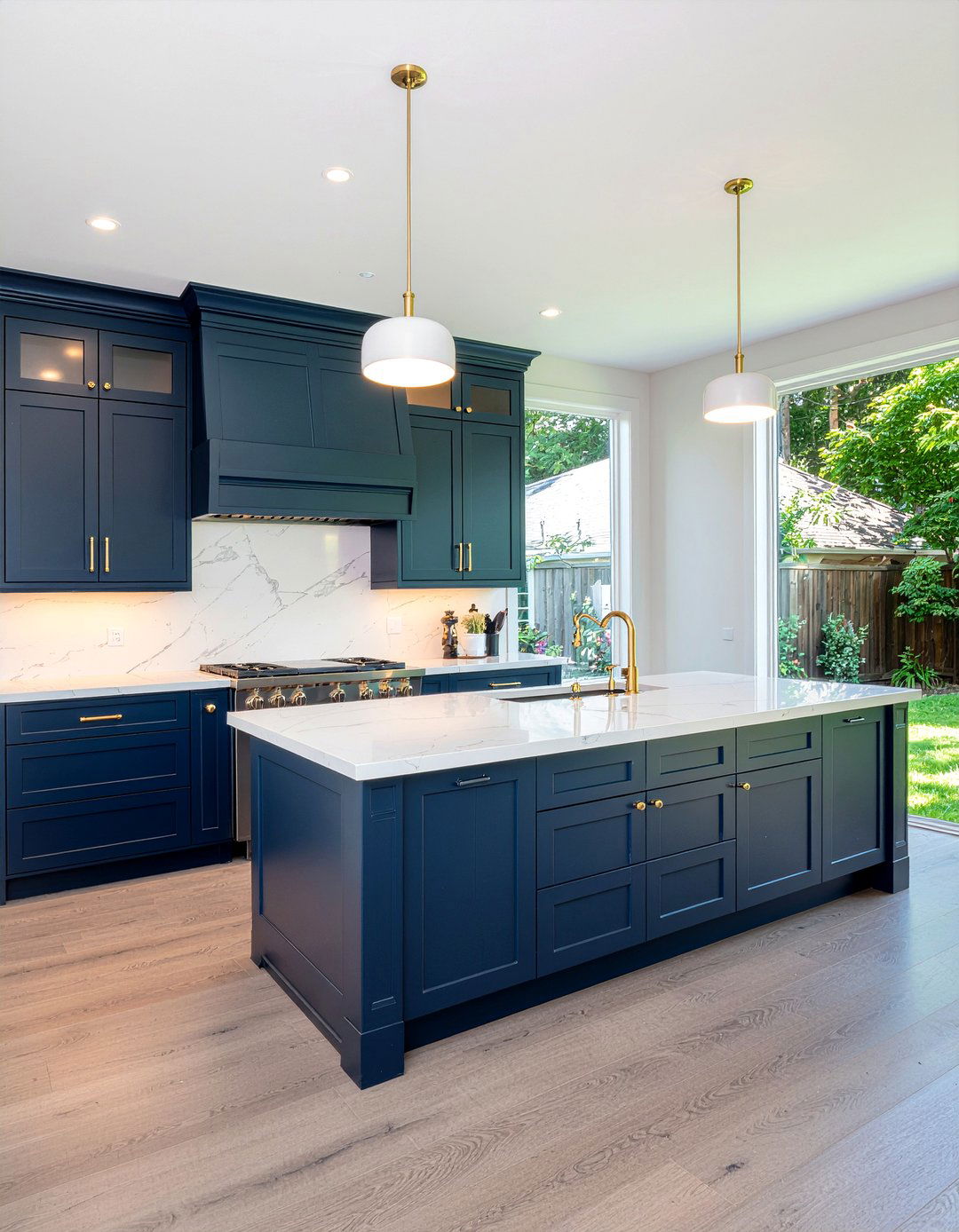 Navy Blue Cabinets - 30 breathtaking kitchen ideas