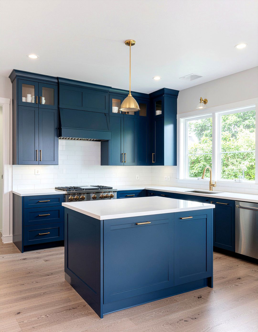 Navy Blue Kitchen Cabinets - 30 elegant kitchen ideas