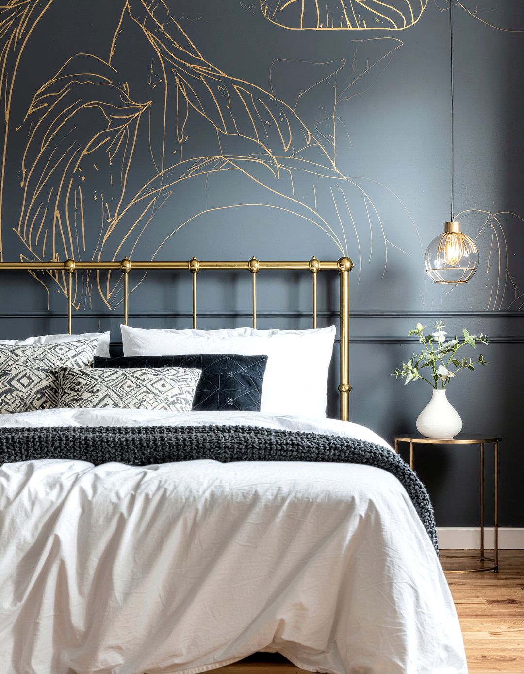 Navy and gold wallpaper - 30 navy and gold bedroom ideas