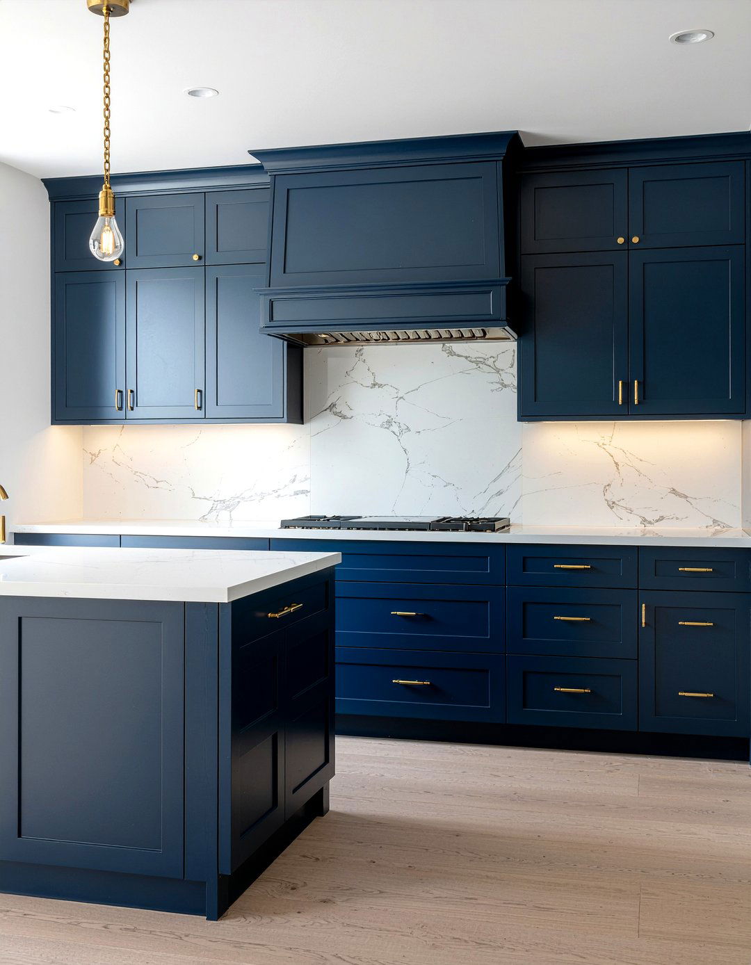 Navy blue raised panel cabinets - 30 raised panel kitchen cabinet ideas