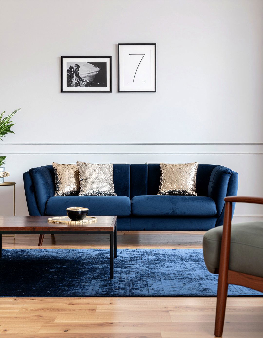 Navy blue velvet sofa - 30 moody living room ideas