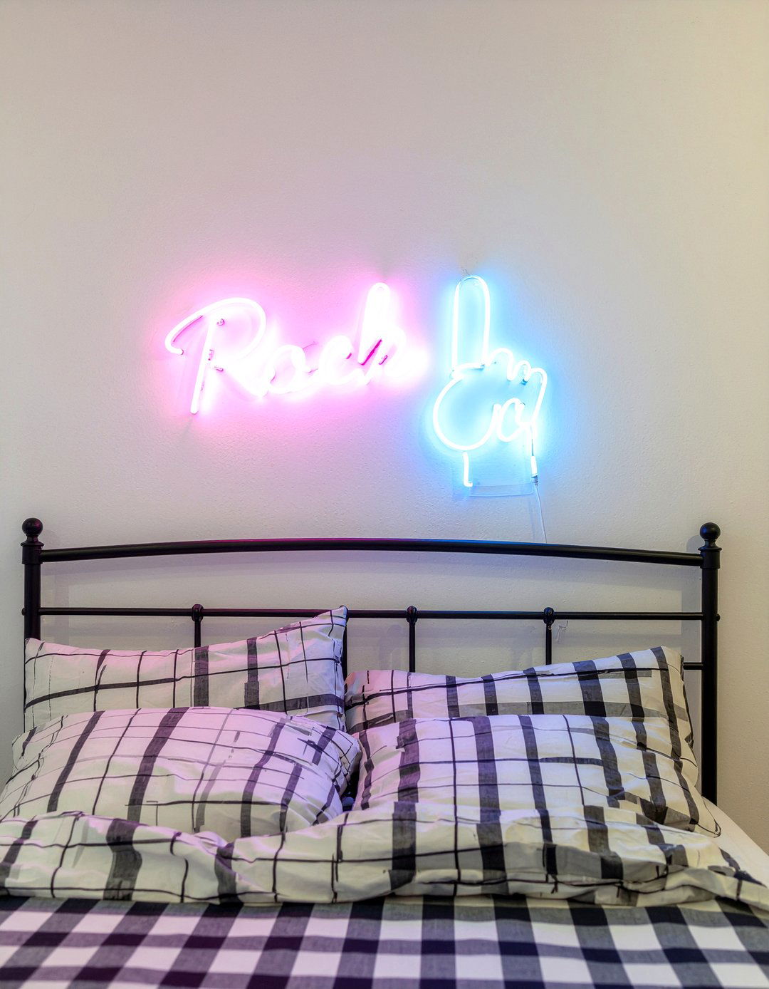 Neon bedroom sign - 30 rock and roll bedroom ideas
