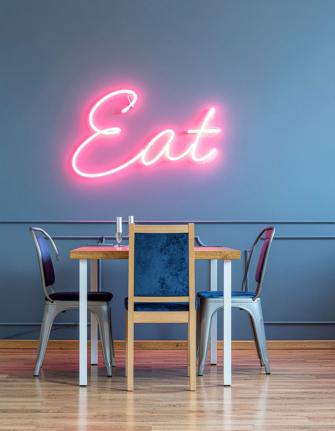 Neon wall sign - 30 dining room wall decor ideas