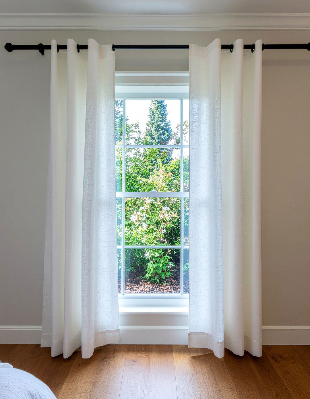 30 Cozy Off-White Bedroom Ideas for a Serene Sleeping Space