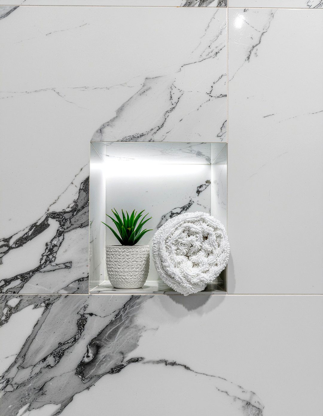 Niche Shelf Towel Decor - 30 bathroom towel styling ideas