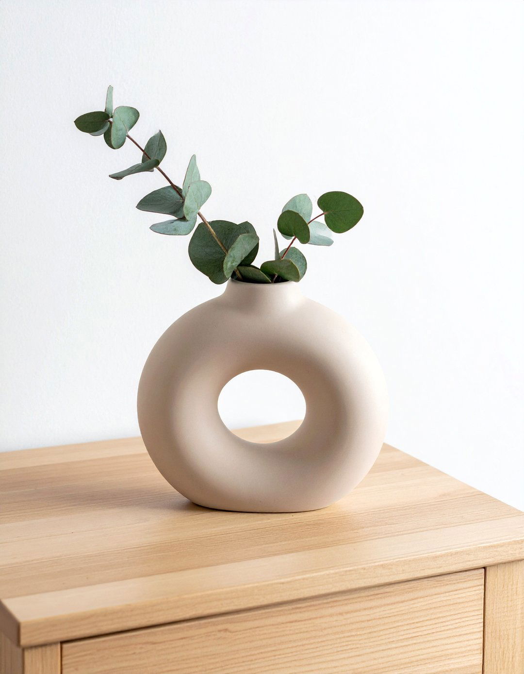 Nordic donut vase - 30 modern vase ideas