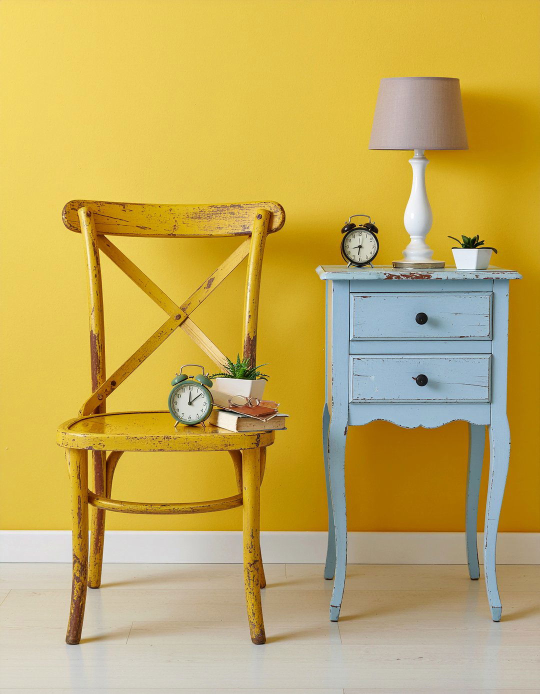 Old Chair Nightstand - 30 upcycled bedroom ideas