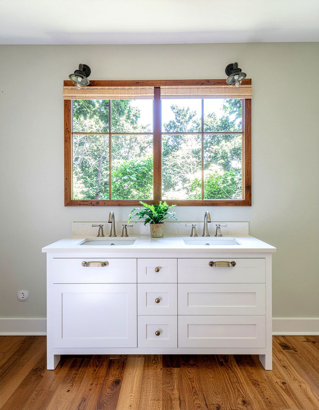 Old window frame mirror - 30 reclaimed material bathroom ideas