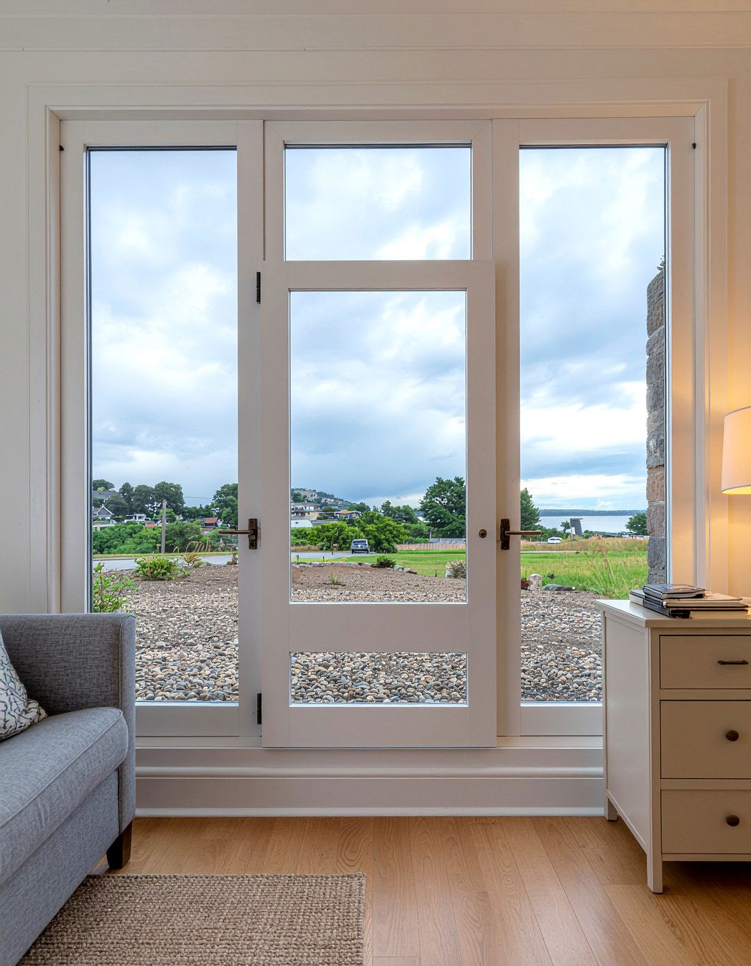 Old window room divider - 30 living room salvaged furniture ideas