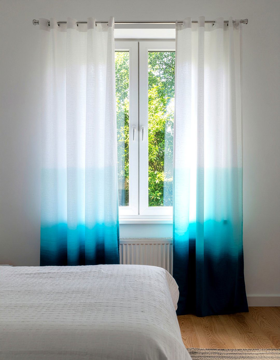 Ombre Curtains - 30 DIY bedroom ideas
