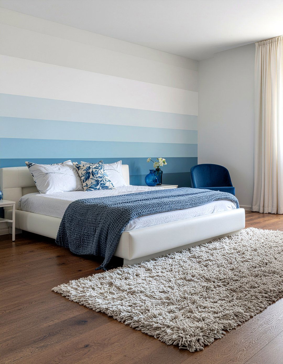 Ombre effect stripe wallpaper - 30 bedroom striped wallpapers