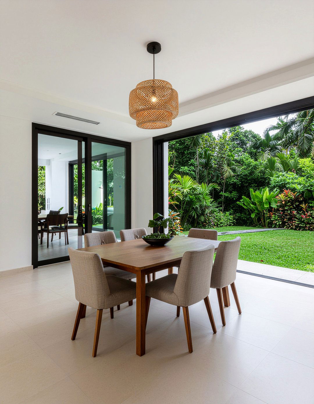 Open Air Dining Space - 30 Caribbean dining room ideas