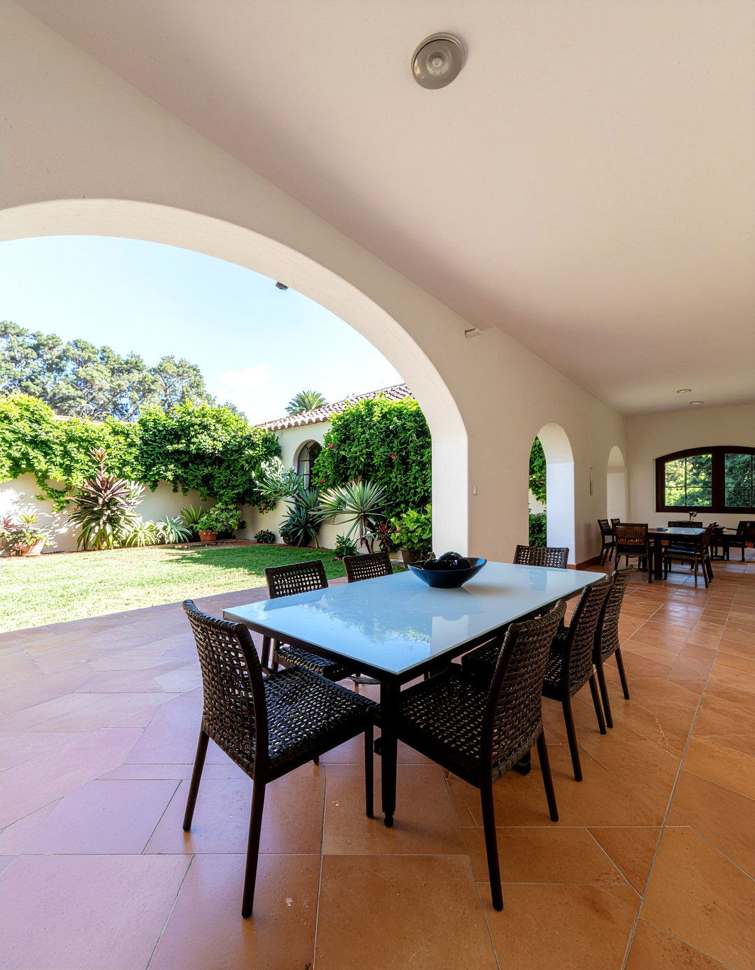 Open Concept Hacienda - 30 Mexican dining room ideas