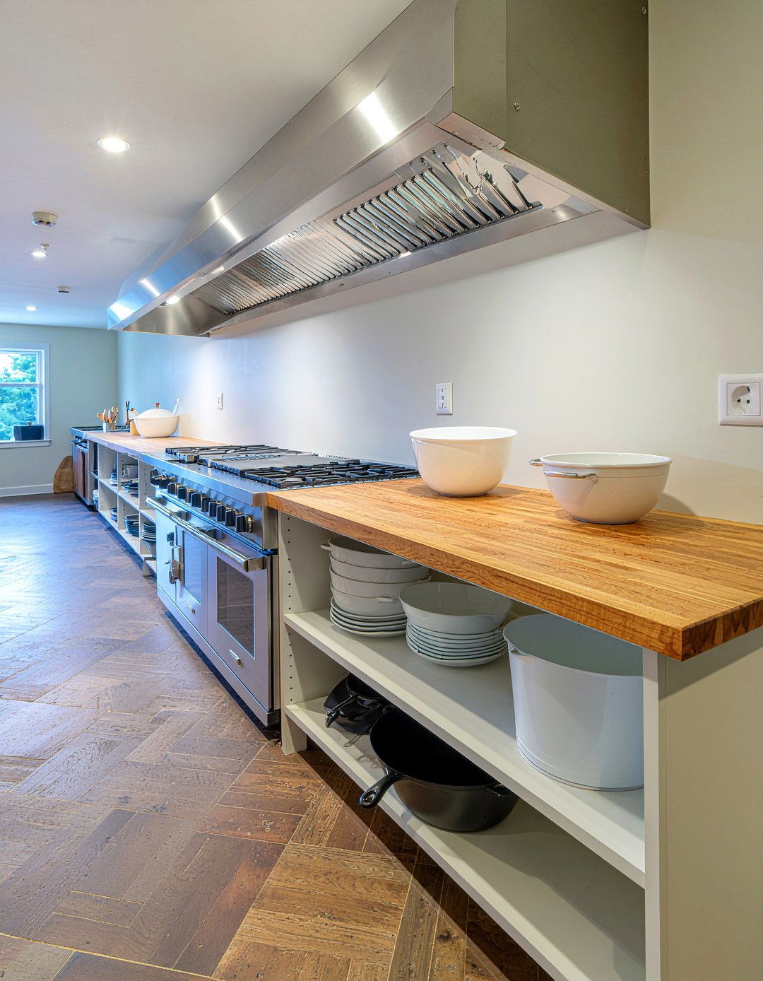 Open base cabinets - 30 kitchen display ideas