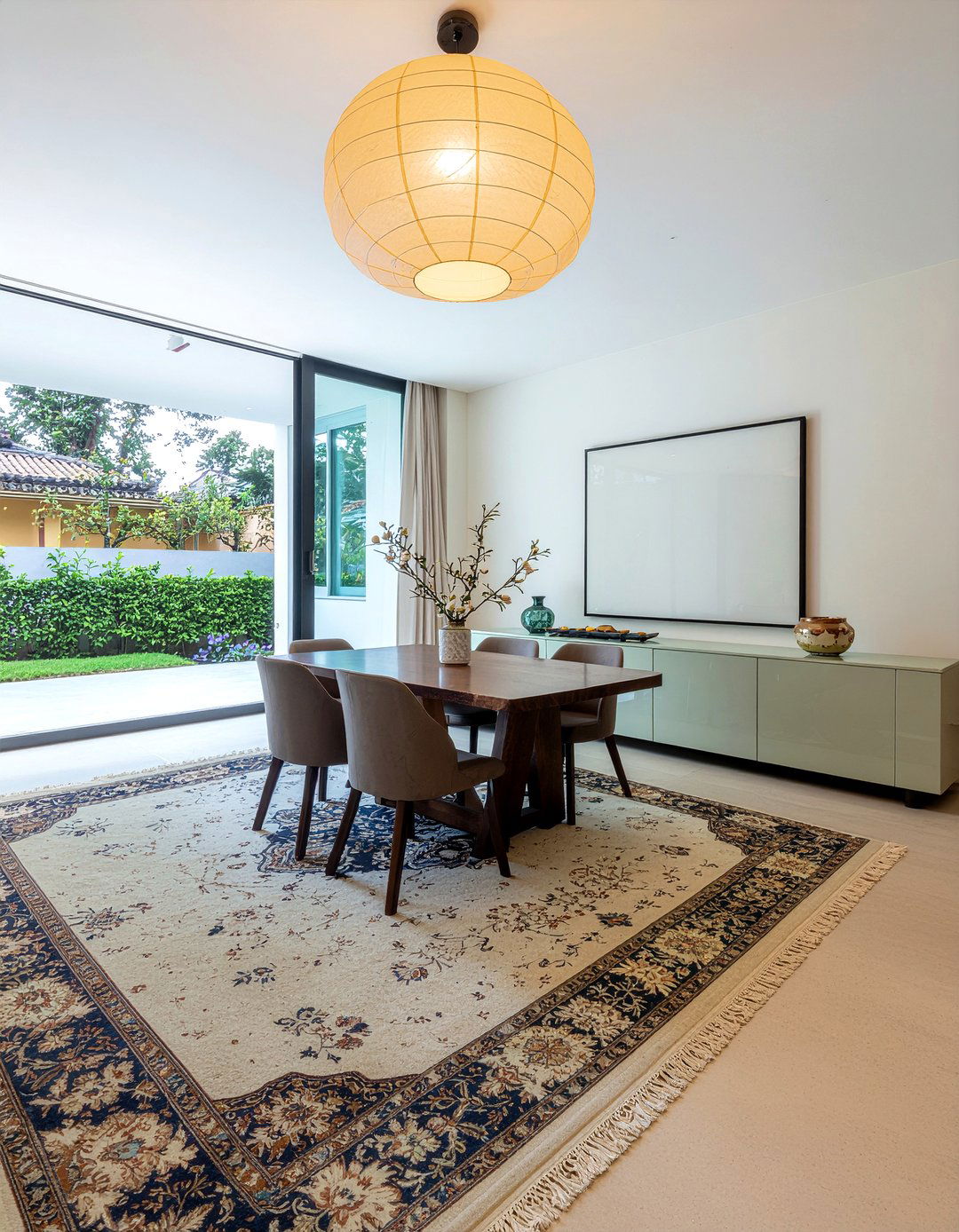 Open concept Chinese dining - 30 Chinese dining room ideas