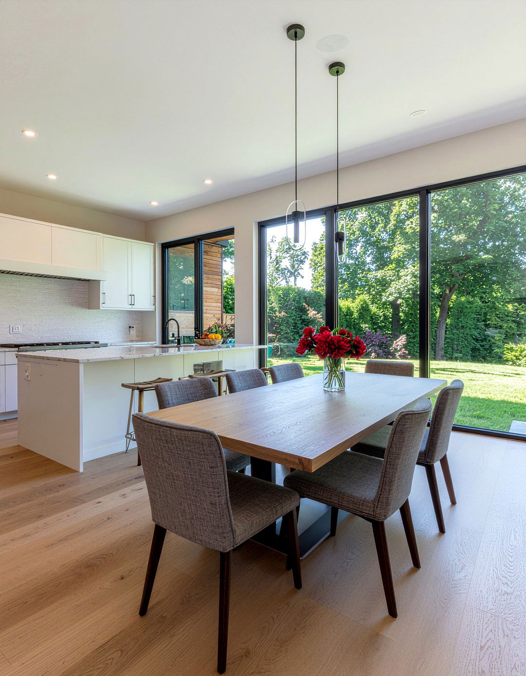 Open concept dining area - 30 rich dining room ideas