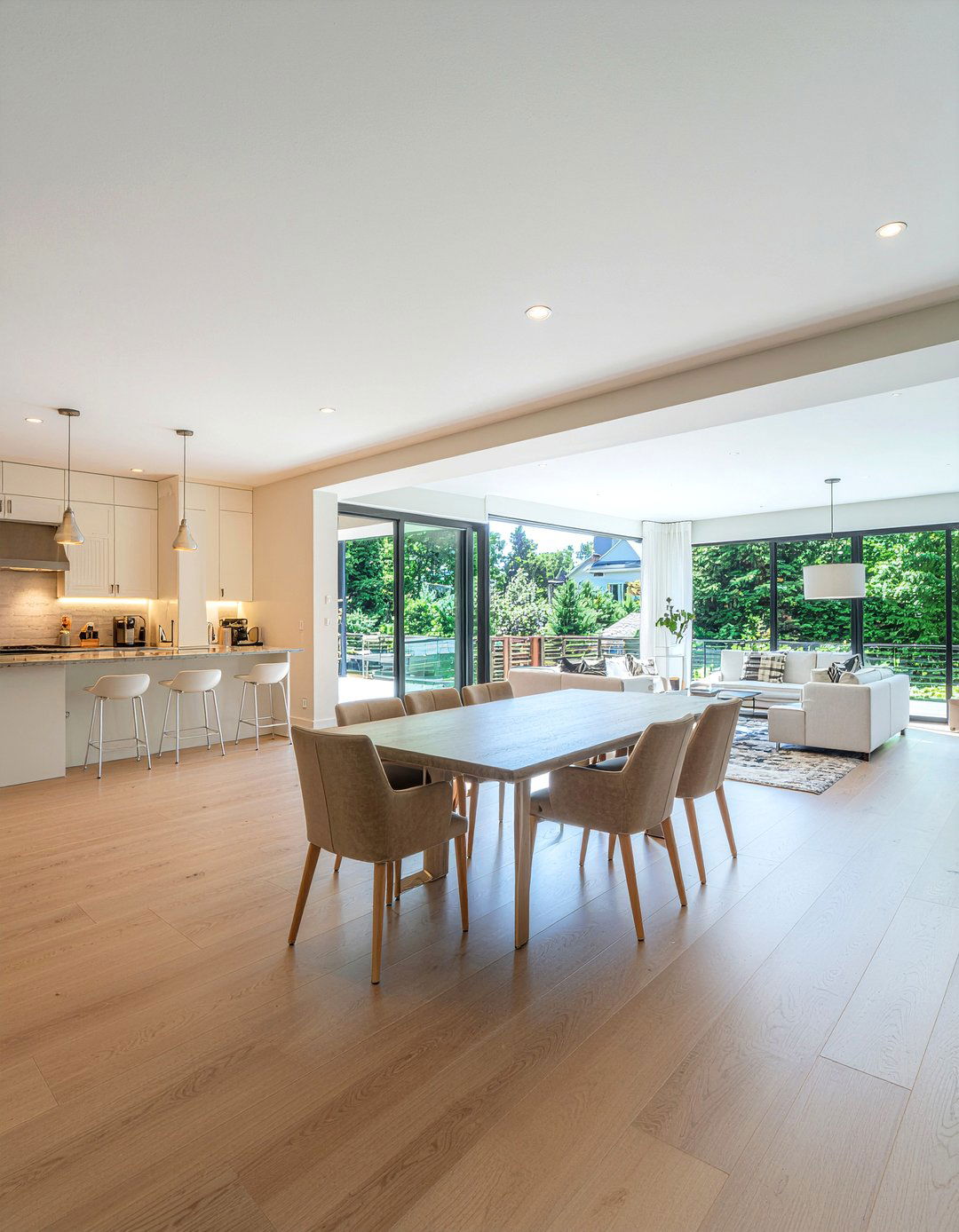 Open concept floor plan - 30 low ceiling living room ideas