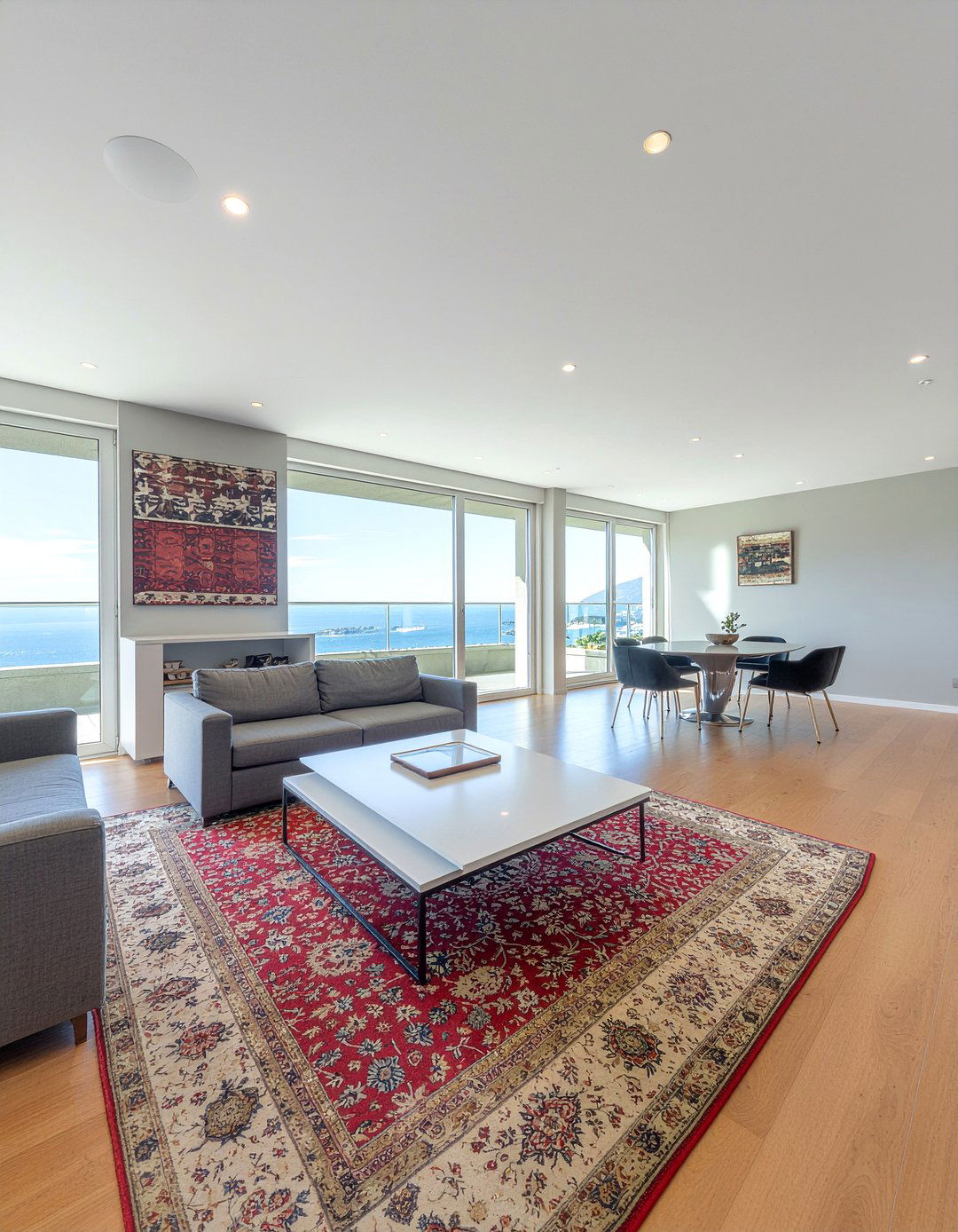 Open concept living room dining room combo - 30 oddly shaped living room ideas