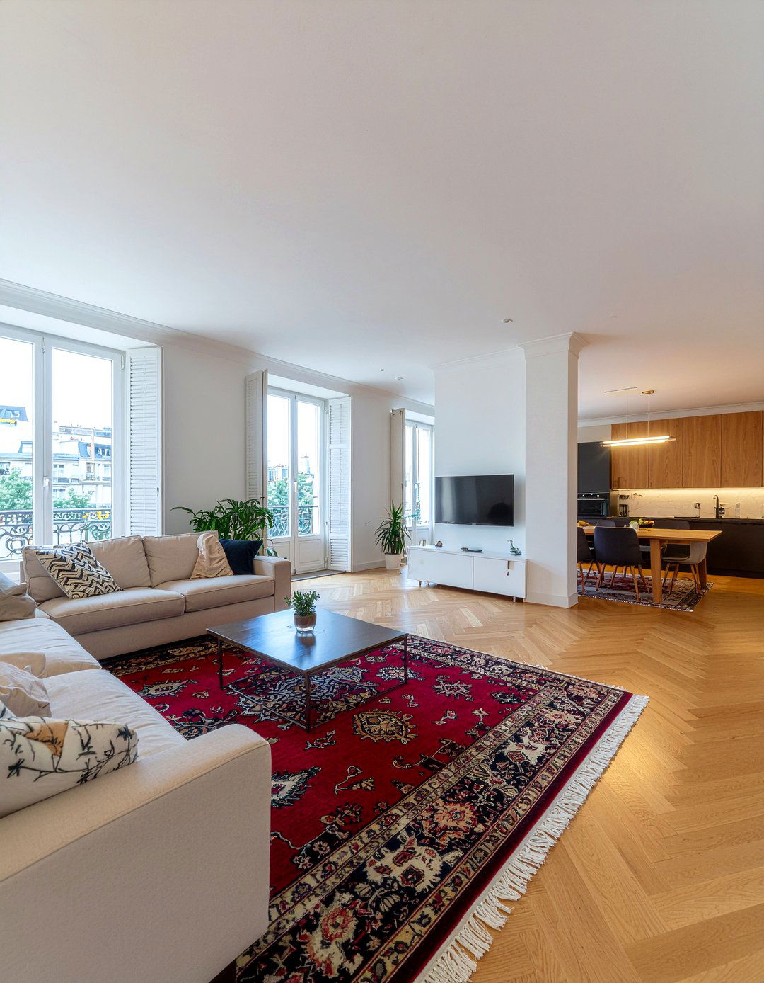 Open floor plan Parisian flat - 30 Parisian living room ideas