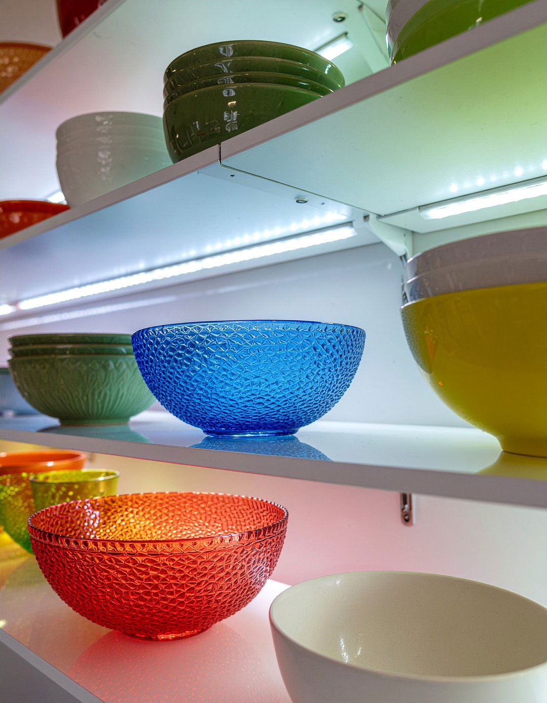 Open shelving strip lighting - 30 LED strip kitchen lighting ideas