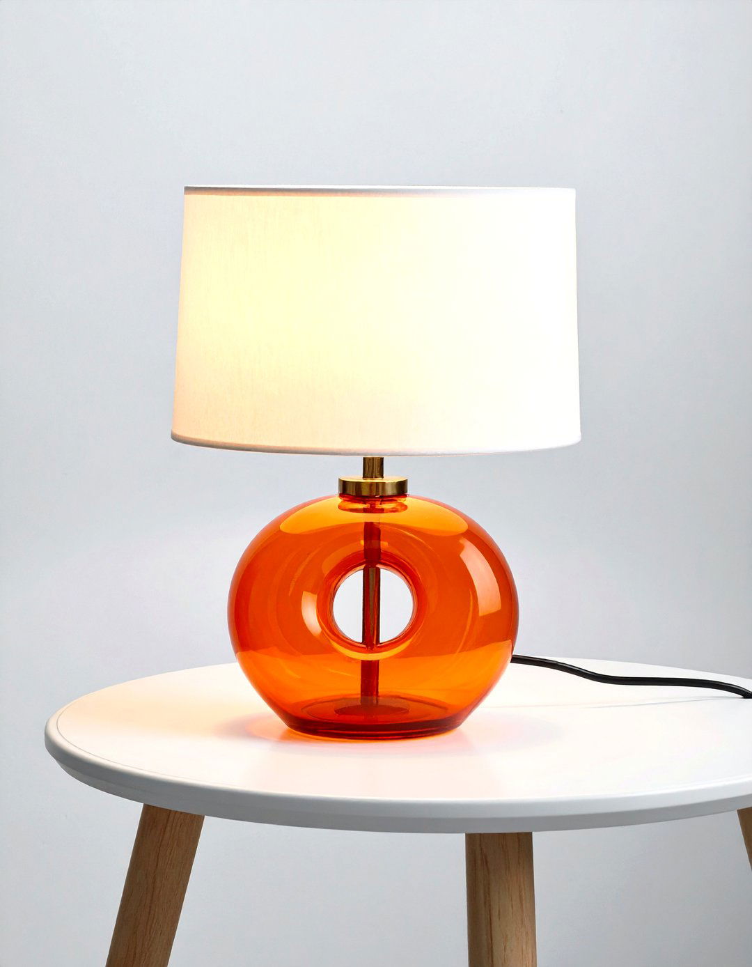 Orange glass donut lamp - 30 easy decor ideas