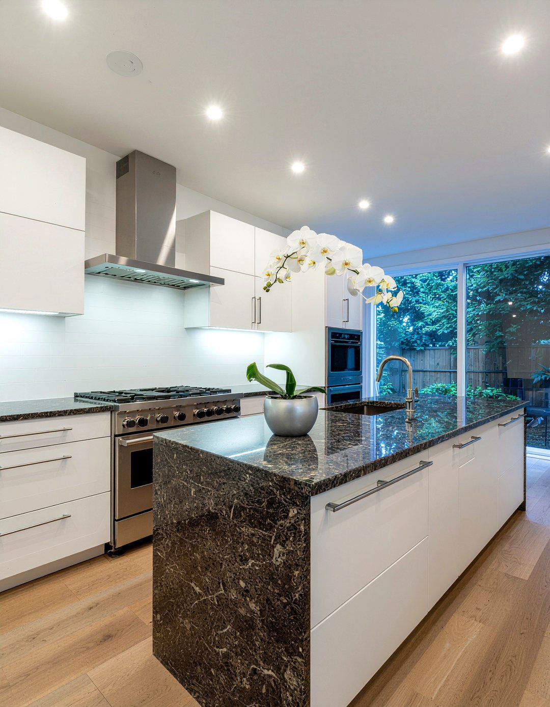 Orchid plant for kitchen island - 30 kitchen flower arrangement ideas