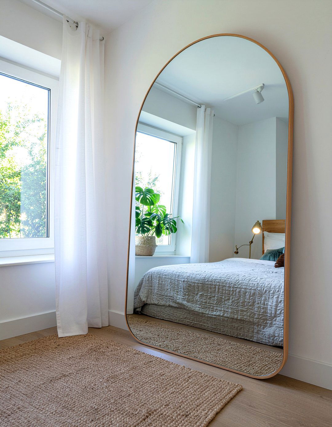 Organic shaped mirror - 30 earthy bedroom ideas