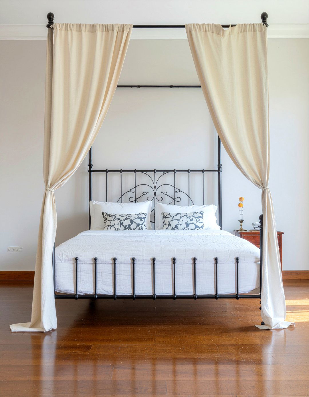 Ornate Bed Crown - 30 Tuscan bedroom ideas