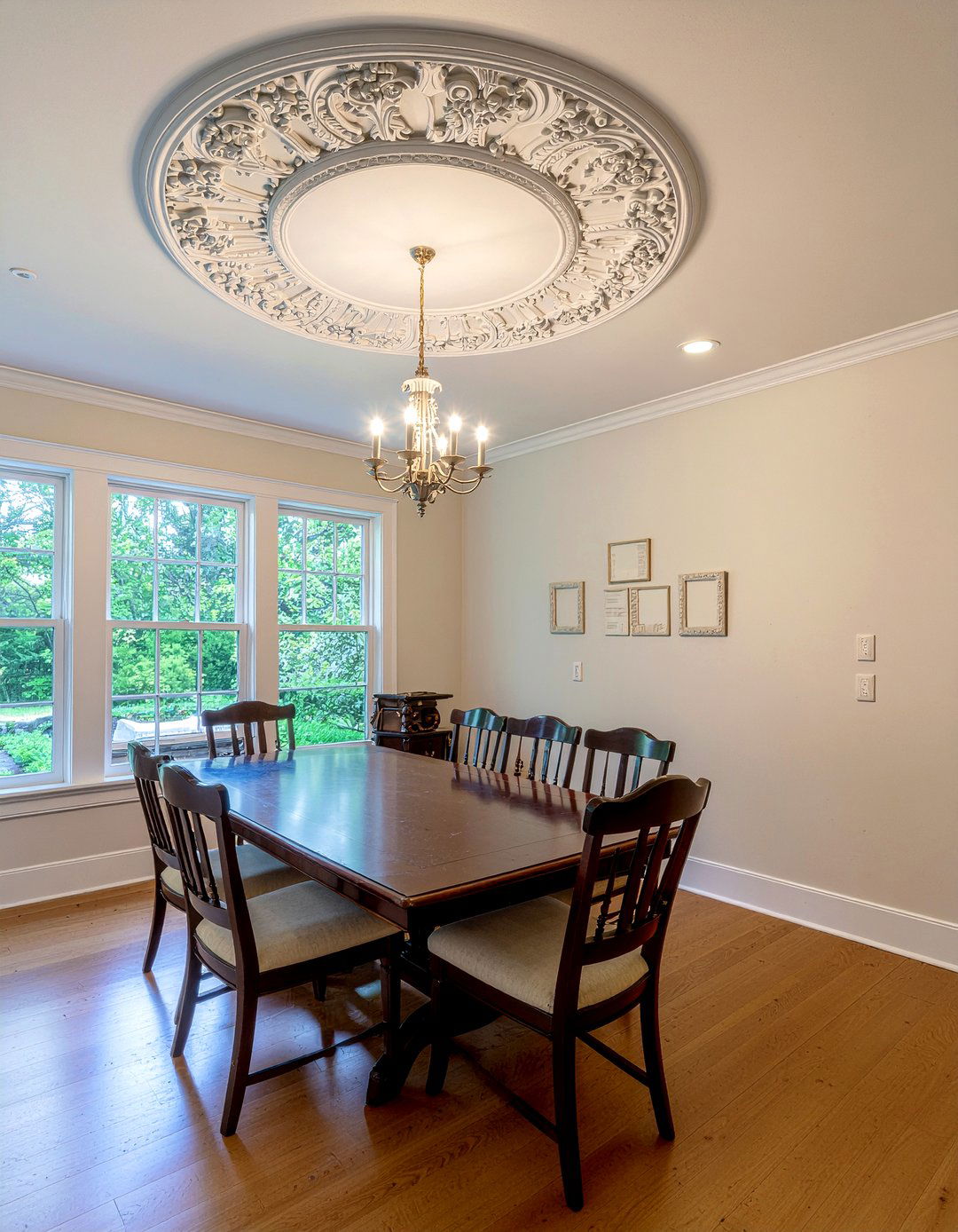 Ornate Ceiling Rose - 30 heritage home dining room ideas