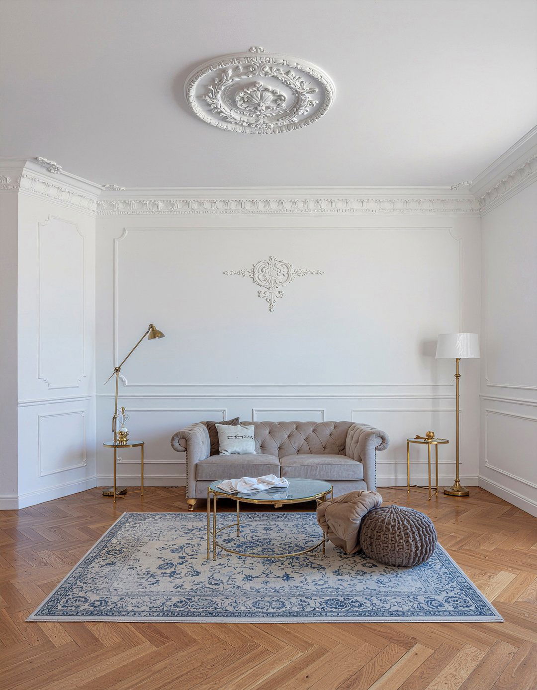 Ornate Floral Molding - 30 living room crown molding ideas