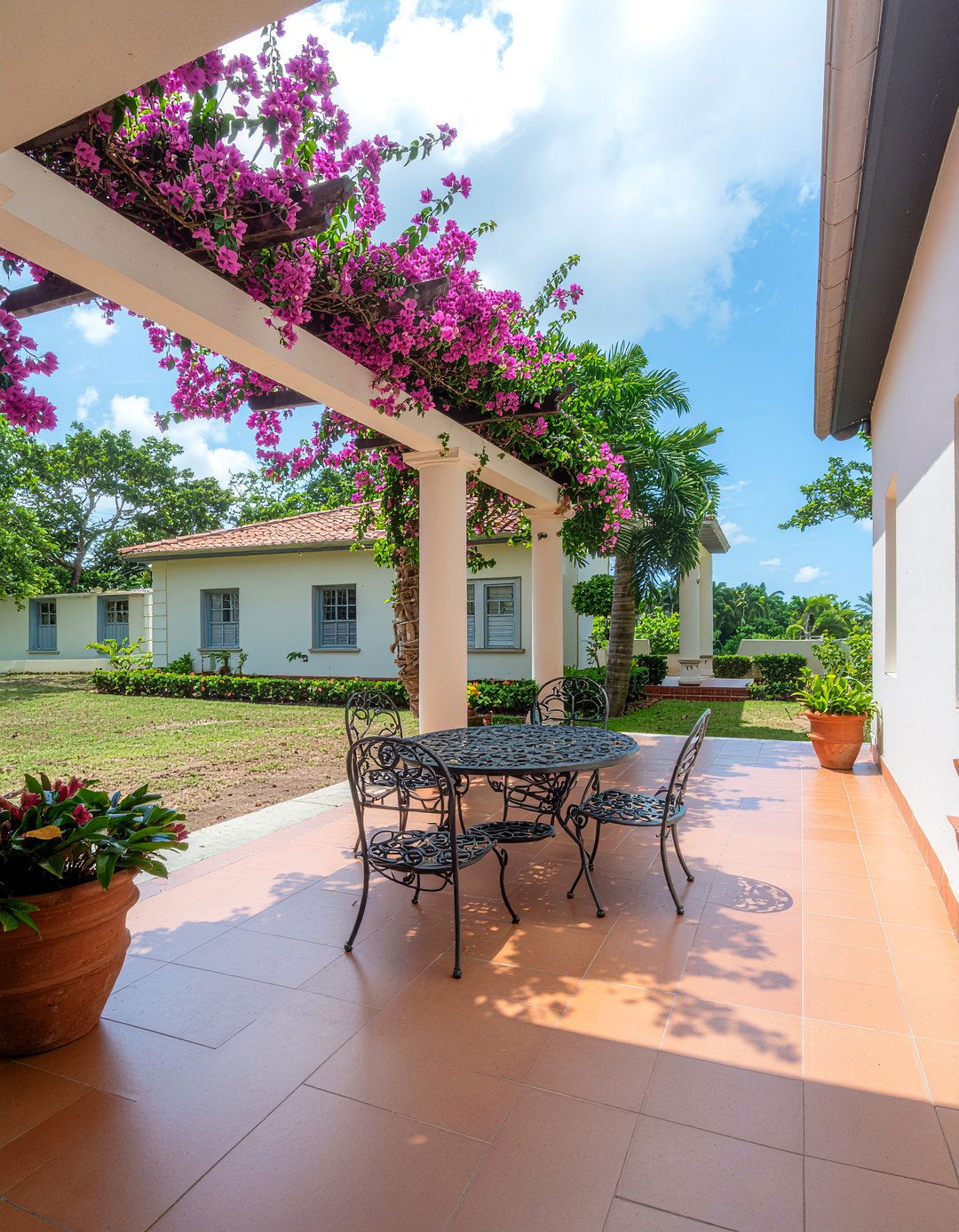 Outdoor Patio Dining - 30 Cuban dining room ideas