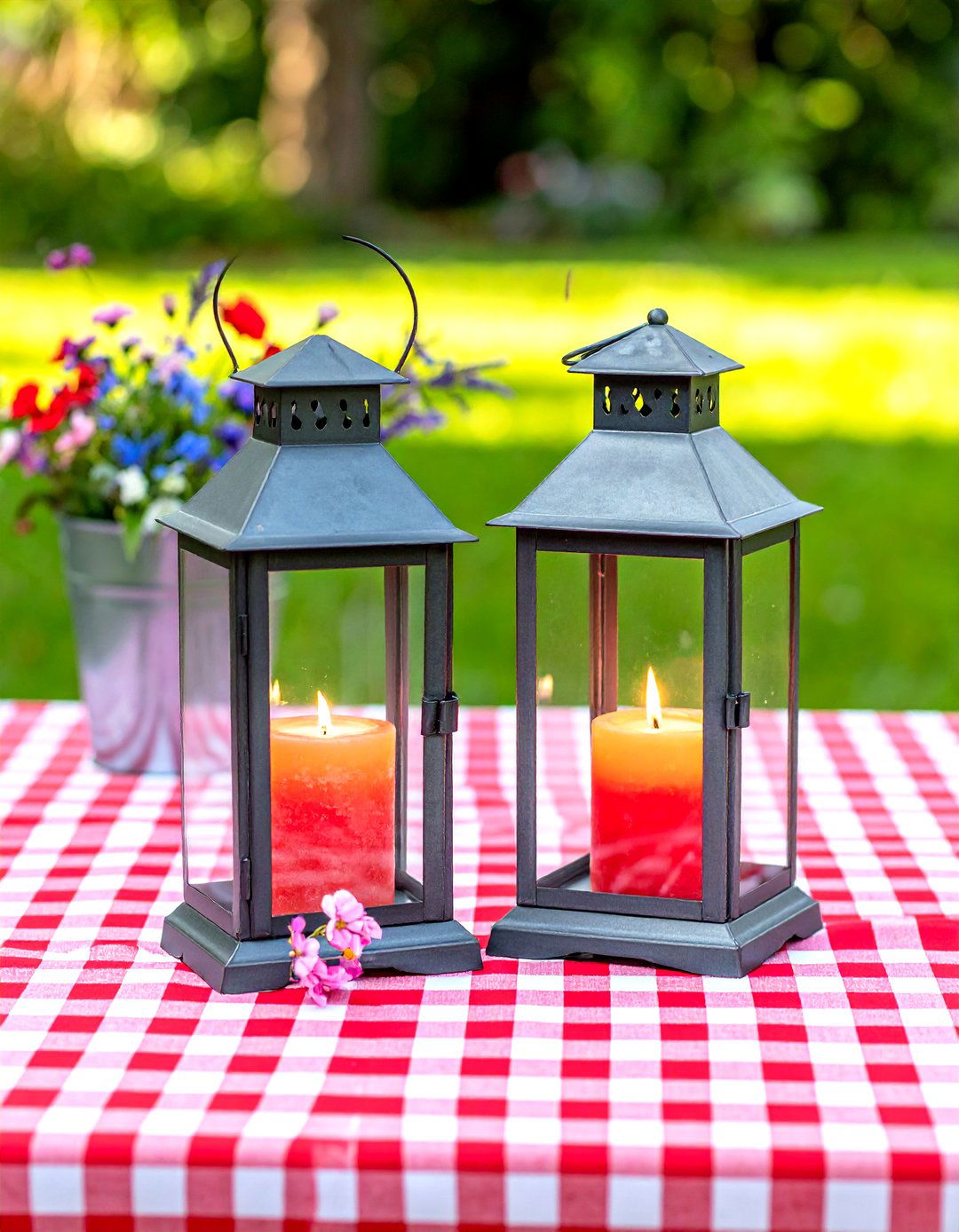 Outdoor Picnic Lantern Decor - 30 lantern centerpiece dining ideas