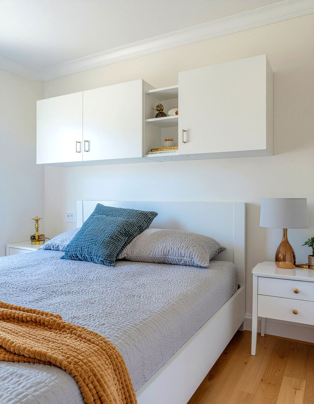 Over the bed storage - 30 tiny bedroom ideas