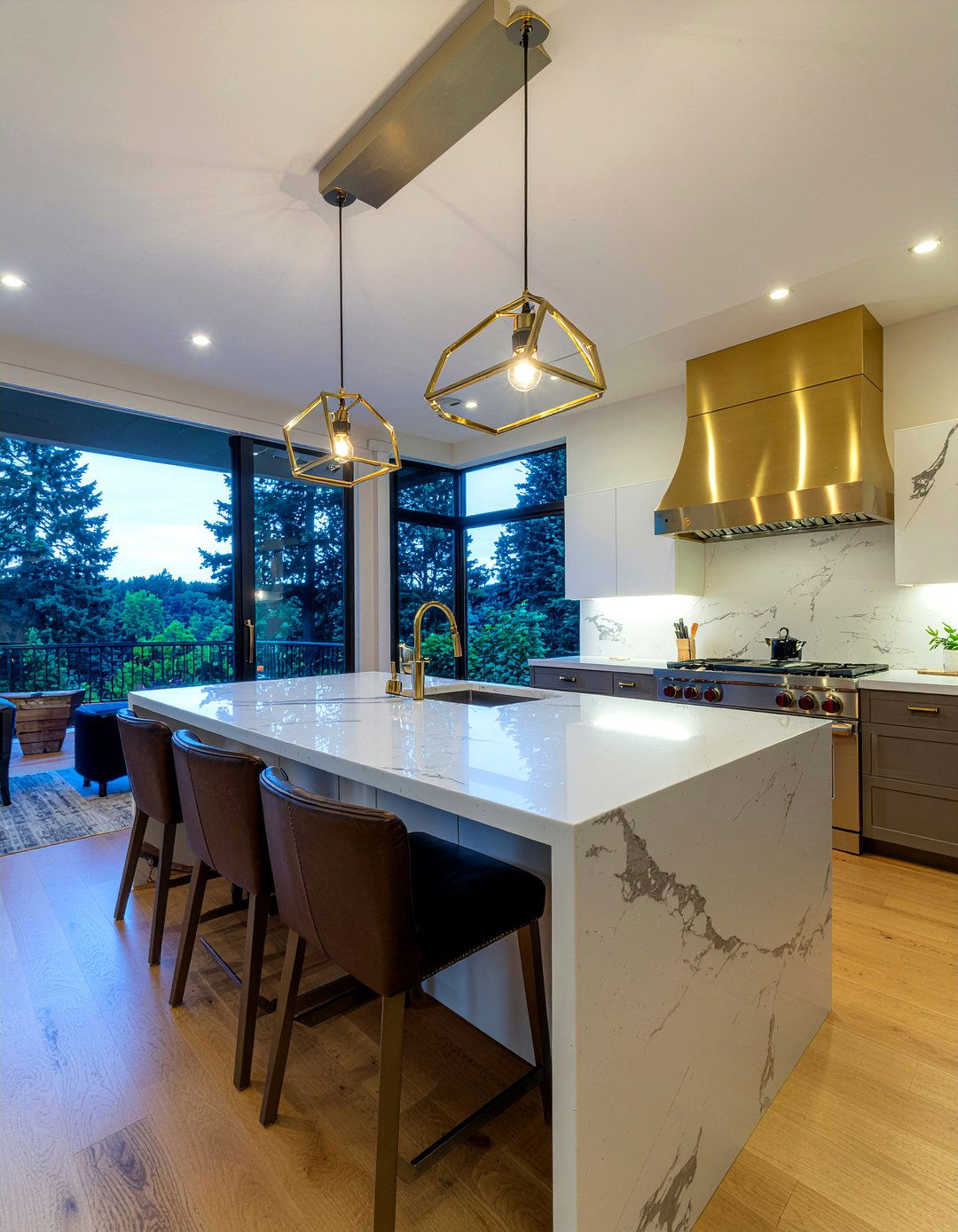 Oversized Kitchen Pendant Lights - 30 glam kitchen ideas