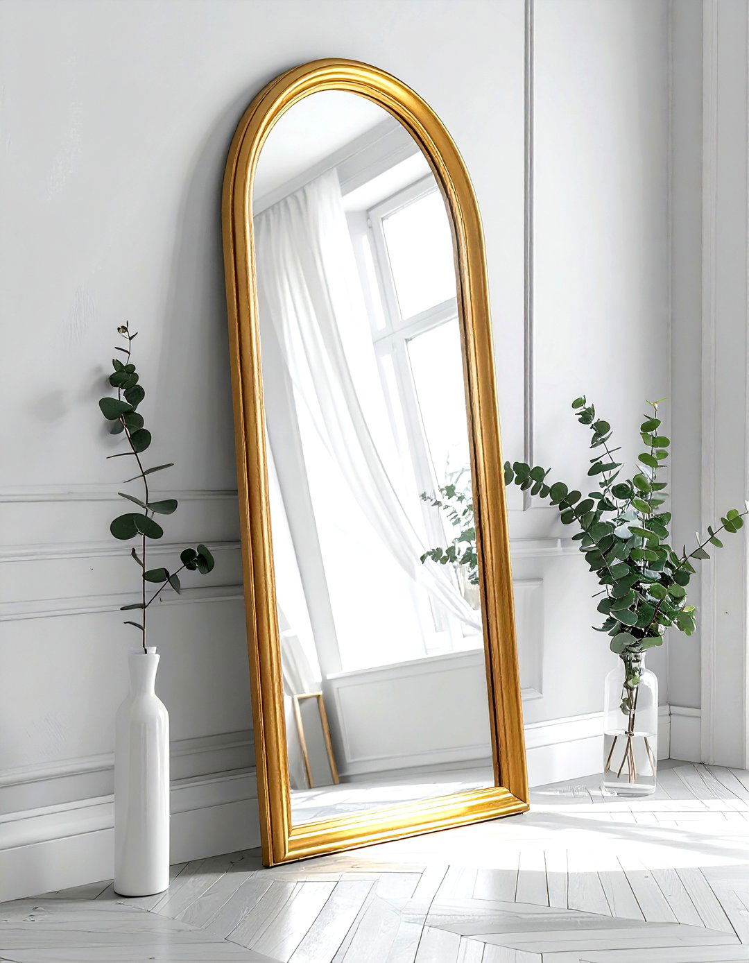 Oversized Mirror - 30 focal point dining room ideas