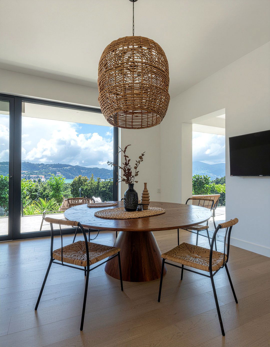 Oversized Pendant Light - 30 dining room emerging trend ideas