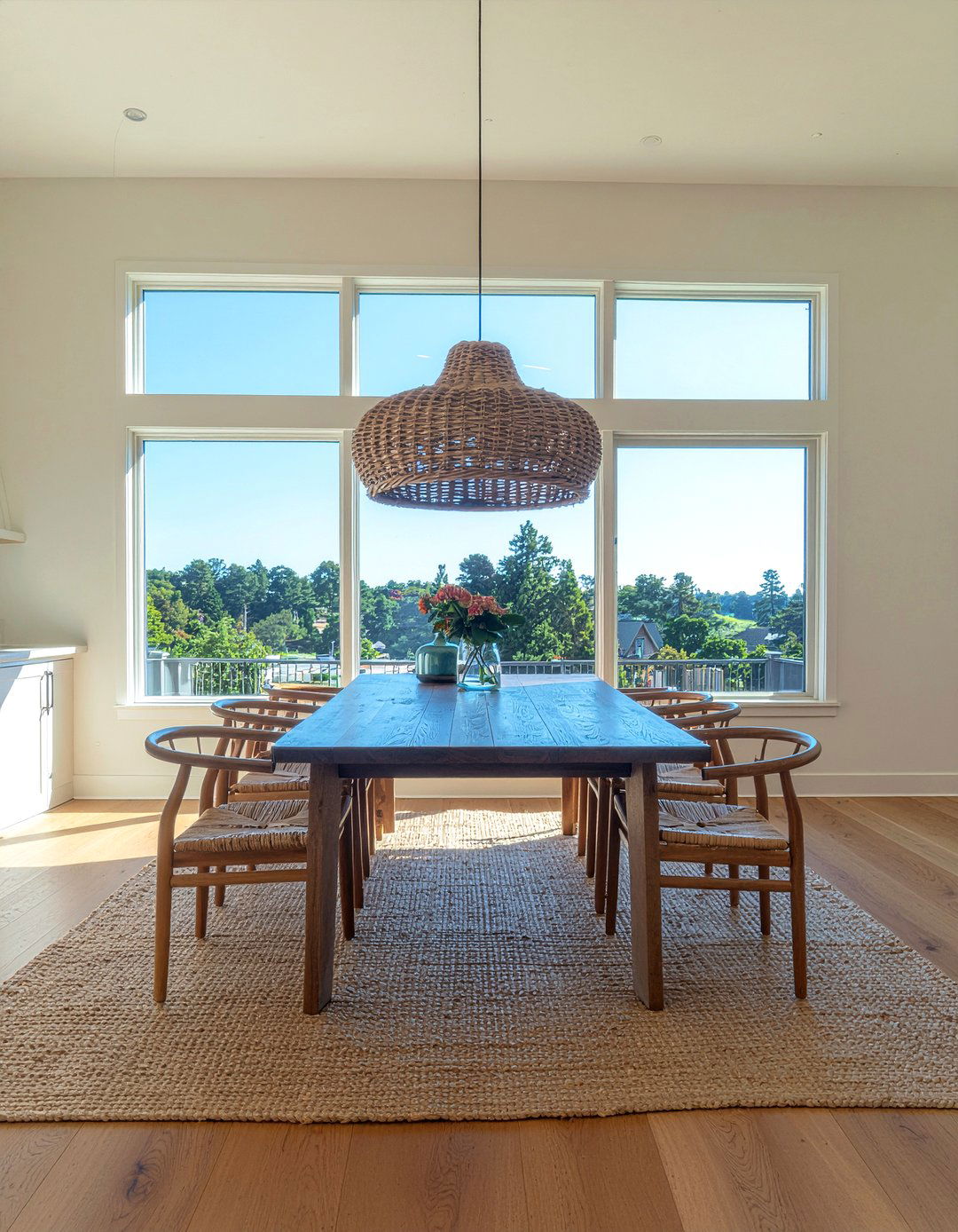 Oversized Pendant Light - 30 bold dining room ideas