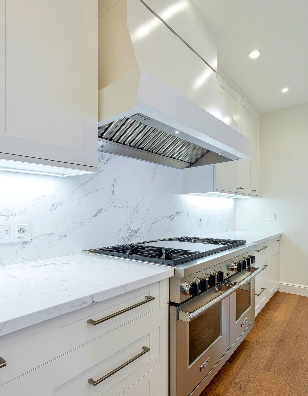 Oversized Range Hood - 30 custom hood kitchen ideas