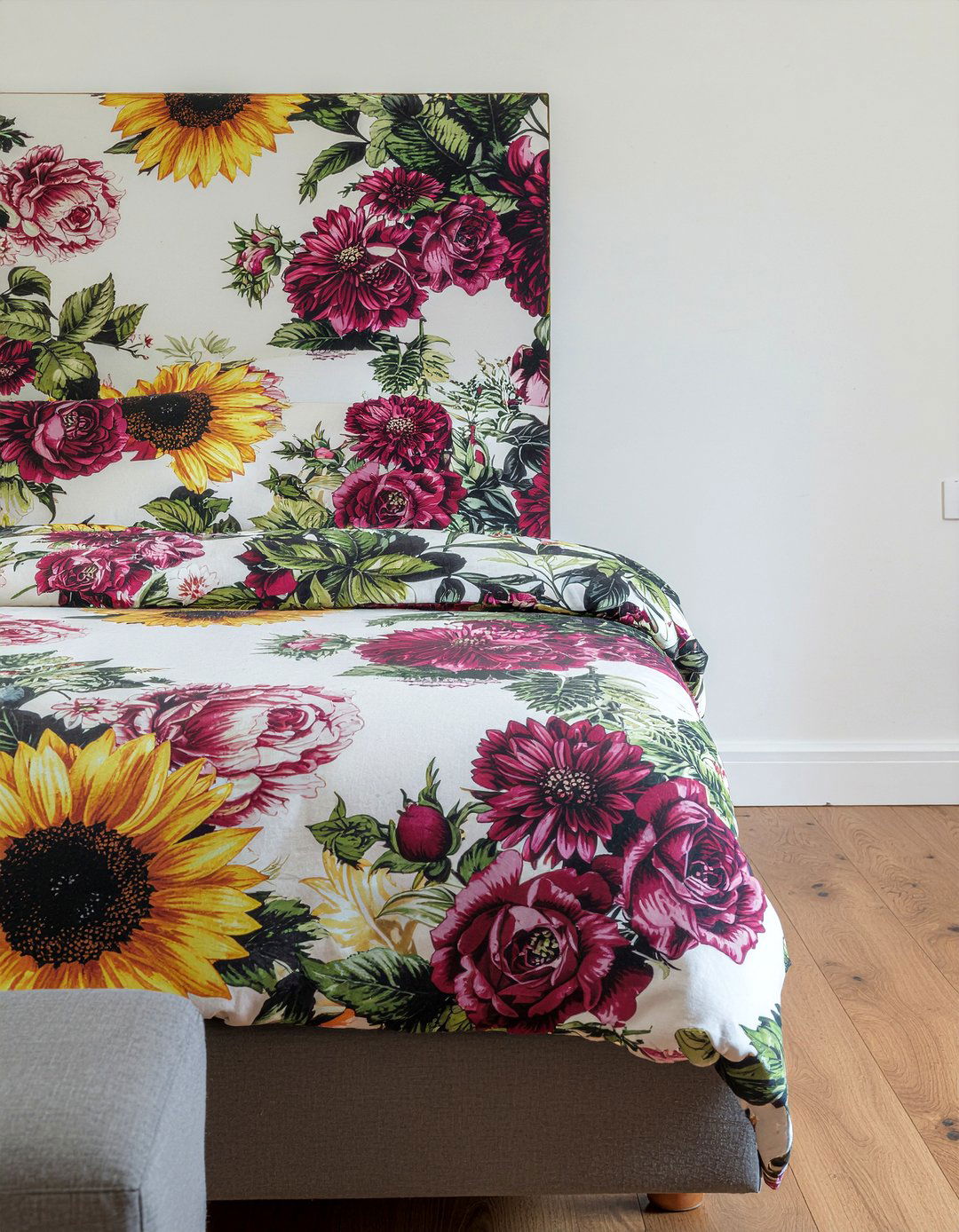 Oversized floral headboard - 30 floral themed bedroom ideas