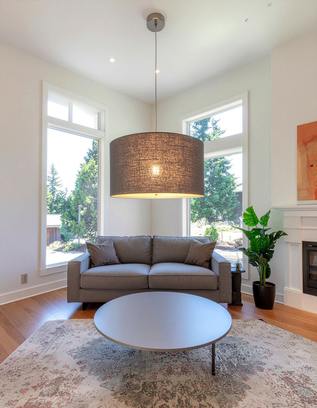 Oversized pendant lamp - 30 Swedish living room ideas