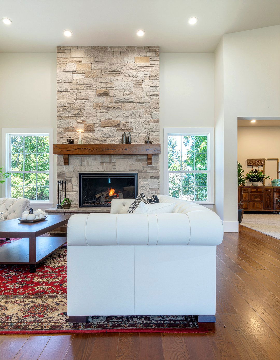 Oversized rolled arm sofa decor - 30 living room rolled arm sofa ideas